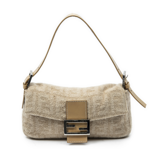 Fendi Handbags - Fendi Baguette